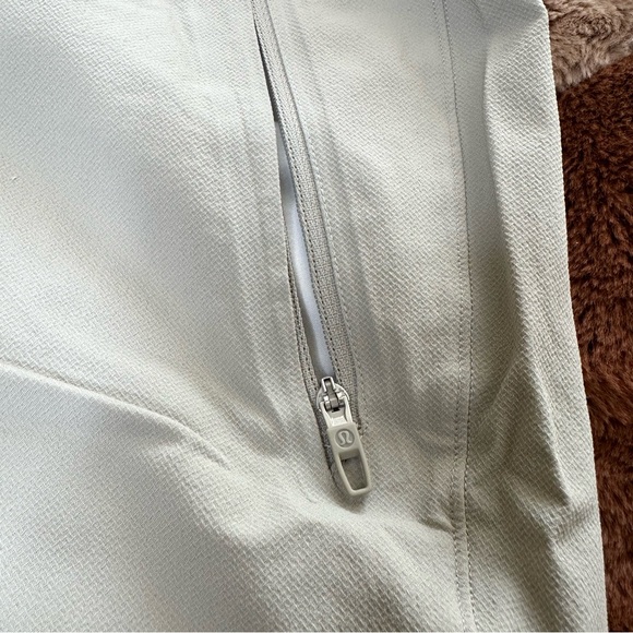 Lululemon License to Train shorts Size Large 7inch - Picture 4 of 9